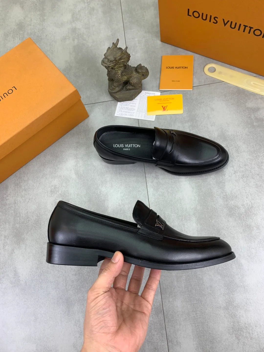 Men's Men's Shoes 💰P420 [New Style] 💰Yangli💎💎💎[Louis Vuitton] LV high-end men's formal business leather shoes, original order 1:1! Original imported calfskin, original metal buckle, imported sheepskin lining for feet, original outsole, men's shoe size: 39-45 (38.46 customized) black optional